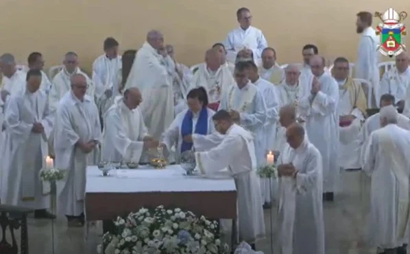 Vivian Schwanke De Oliveira receiving Communion at the installation Mass of the Archdiocese of Chapecó on Feb. 9, 2025. Credit: Courtesy of the Archdiocese of Chapecó/Screenshot