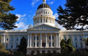 The California state capitol. Unlike their counterparts in Colorado, California’s Catholic bishops’ conference has not taken a position on the proposed state constitutional amendment that would repeal a 2008 state constitutional amendment that defined marriage as a union between one man and one woman. Credit: Christopher Padalinski, CC BY-SA 3.0 via Wikimedia Commons