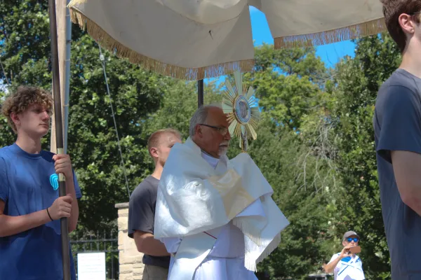 The Eucharistic is carried from St. Charles Borromeo Parish in St. Charles, Missouri. Credit: Jonah McKeown/CNA