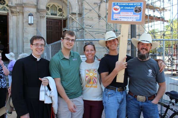 Father Stephen Schumacher and the Lytle family: Joseph, Kimberly, Matthew, and Jason. Credit: Jonah McKeown/CNA