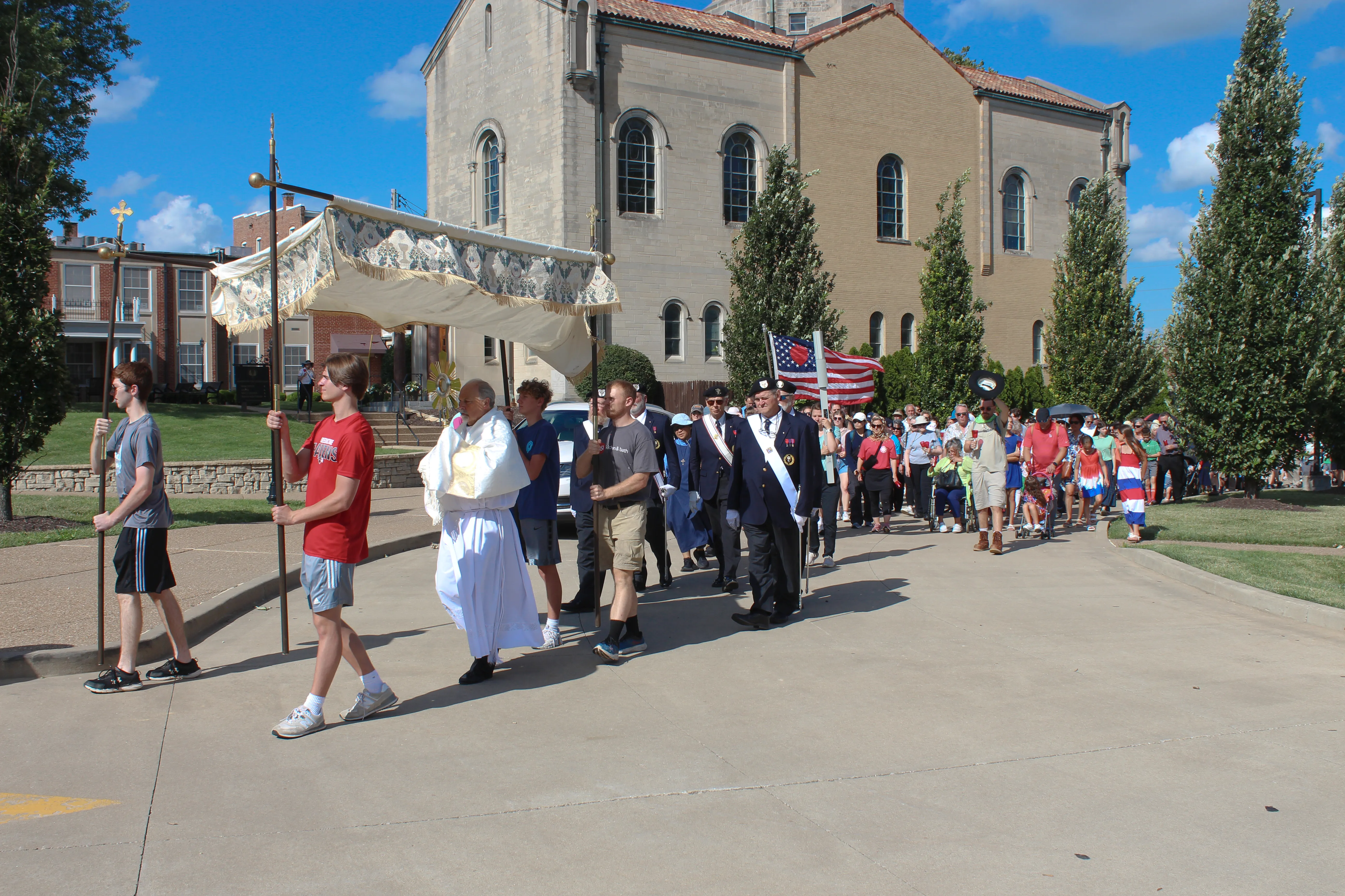 Hundreds of people joined as the Eucharist left the Shrine of St. Rose Philippine Duchesne, headed for St. Peter Parish, in St. Charles, Missouri.?w=200&h=150