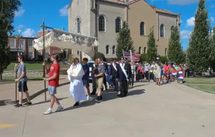 Hundreds of people joined as the Eucharist left the Shrine of St. Rose Philippine Duchesne, headed for St. Peter Parish, in St. Charles, Missouri. Credit: Jonah McKeown/CNA