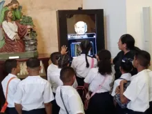 In five Catholic churches in the heart of Panama City, visitors can find kiosks that not only provide information about each church but also offer the benefit of a virtual tour guide.