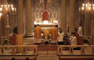 The Confiteor at a Traditional Latin Mass. Credit: James Bradley, CC BY 2.0, via Wikimedia Commons