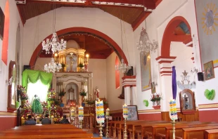 Interior of the parish church in the Cuxtitali sector of the city of San Cristóbal de Las Casas in the Mexican state of Chiapas. Credit: Leogeograph, CC BY-SA 3.0, via Wikimedia Commons