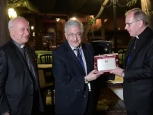 Dale Recinella (C) accepts the Pontifical Academy for Life's Guardian of Life Award from Archbishop Vincenzo Paglia (L) and Cardinal Wim Eijk (R), Sept. 28, 2021.