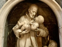 A marble sculpture of St. Cajetan holding the infant Jesus identifies the spot where the saint’s vision occurred in the crypt of the Chapel of the Nativity, the side chapel to the right of the main altar of the Basilica of St. Mary Major in Rome.