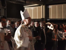 The opening Mass of SEEK25 in Salt Lake City took place the night of New Year’s Day on the feast of Mary, Mother of God. The hymn “Sing of Mary” rang out as well over 100 priests processed through the main hall, including Salt Lake City’s Bishop Oscar Solis, who gave the homily.