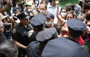 Hundreds of pro-abortion demonstrators tried to block a monthly pro-life march and prayer vigil at a Planned Parenthood abortion clinic in Lower Manhattan on July 2, 2022, setting off a tense confrontation. Jeffrey Bruno/CNA