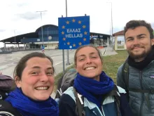 The sisters Madeleine and Marie-Liesse together with Louis Antona at the entrance of Greece. The three young people covered the distance from Paris to Jerusalem on foot, arriving in mid-May 2024. “I needed to walk 4,500 kilometers to understand that Jesus is not just in Jerusalem, but was by my side every step of the way,” Antona told CNA.