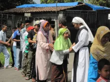 The Monastery of Gedono receives many guests, both Catholic and Muslim. The sisters have a guesthouse for priests, religious, and laypeople who come for a few days or a week of solitude and prayer. As many as 200 or 300 people attend Sunday Mass at the monastery.