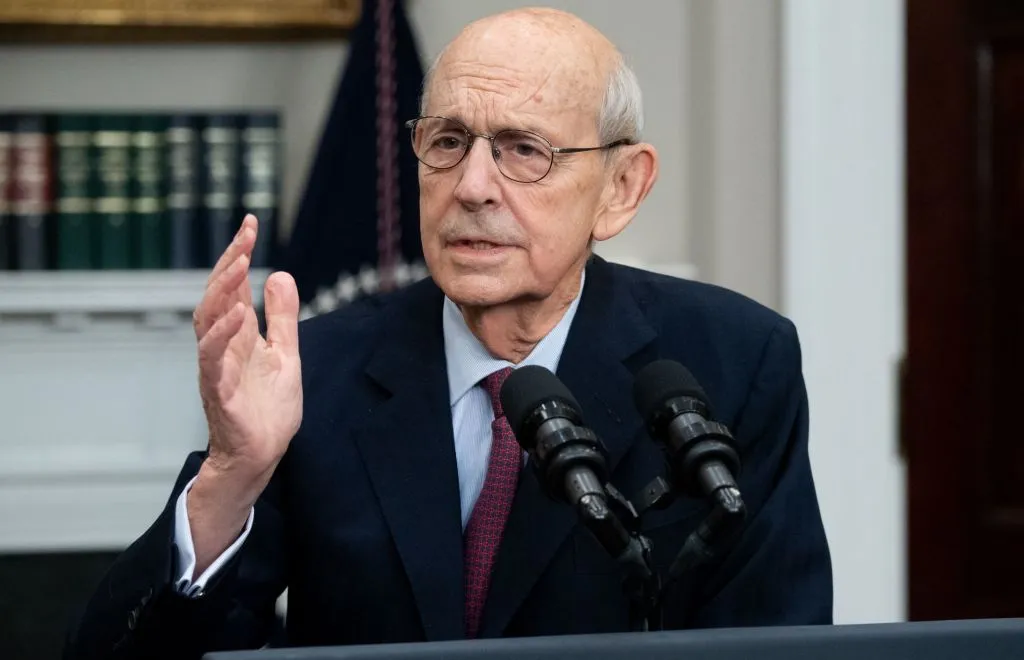 US Supreme Court Justice Stephen Breyer formally announces retirement ...