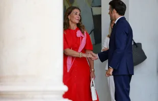 Melinda French Gates shakes hands with French President Emmanuel Macron after a meeting at the Elysee Palace on June 23, 2023. Credit: LUDOVIC MARIN/AFP via Getty Images