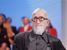 French Catholic priest Abbé Pierre appears on the TV programm “La Marche du Siecle” in Paris on Dec. 19, 1988.