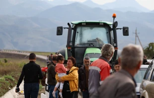 Refugees wait next to a line of vehicles near the border town of Kornidzor, Armenia, arriving from Nagorno-Karabakh, on Sept. 26, 2023. Credit: ALAIN JOCARD/AFP via Getty Images