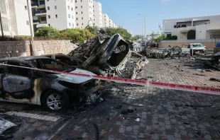 A picture taken in the southern Israeli city of Ashkelon on Oct. 7, 2023, shows burnt-out vehicles outside a residential building hit in a rocket attack from the Gaza Strip. Credit: AHMAD GHARABLI/AFP via Getty Images