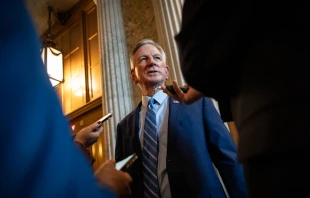 Sen. Tommy Tuberville, R-Alabama, speaks to reporters on his way to a closed-door lunch meeting with Senate Republicans at the U.S. Capitol Nov. 7, 2023, in Washington, D.C. Credit: Drew Angerer/Getty Images