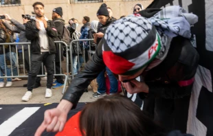 Students participate in a protest in support of Palestine and for free speech outside of the Columbia University campus on Nov. 15, 2023, in New York City. The university suspended two student organizations, Students for Justice in Palestine, and Jewish Voices for Peace, for violating university policies. Credit: Spencer Platt/Getty Images