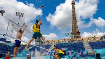 Norwegian players Christian Sorum (L), Anders Mol (2ndL) and Australian players Zachery Schubert (2ndR) and Thomas Hodges (R) take part in a practice session ahead of the opening of the Paris 2024 Olympic Games at the Eiffel Tower Stadium in Paris on July 24, 2024.