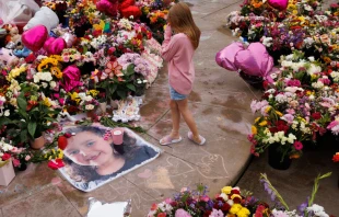 Members of the community arrive ahead of a vigil to remember the victims of last week’s knife attack near the Atkinson on Aug. 5, 2024, in Southport, England. Credit: Dan Kitwood/Getty Images