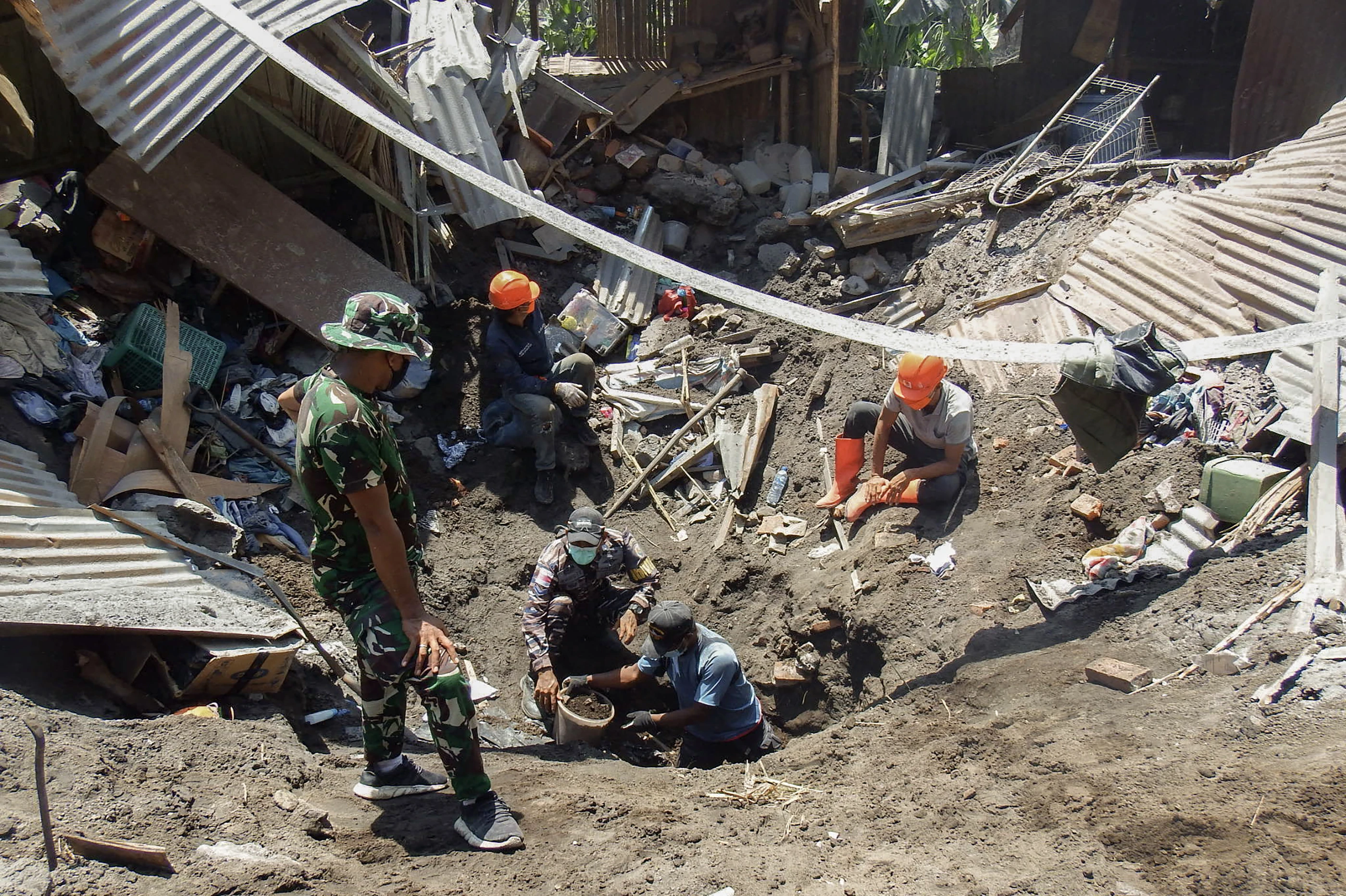 Members of a rescue team search for victims at Klatanlo village in East Flores Regency, East Nusa Tenggara, on Nov. 4, 2024, after Mount Lewotobi Laki-Laki erupted overnight.?w=200&h=150