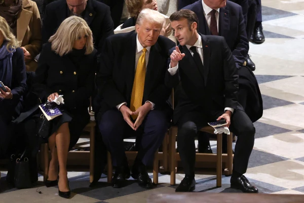 Brigitte Macron, novoizabrani američki predsjednik Donald Trump i predsjednik Francuske Emmanuel Macron nazoče svečanosti obilježavanja ponovnog otvaranja pariške katedrale Notre-Dame 7. prosinca 2024. u Parizu, Francuska. Zasluge: Pascal Le Segretain/Getty Images za Notre-Dame de Paris