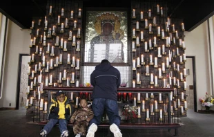 A man prays at the Candlelight Chapel at the National Shrine to Czestochowa in Doylestown, Pennsylvania, on April 2, 2005, the day Pope John Paul II died. Credit: William Thomas Cain/Getty Images