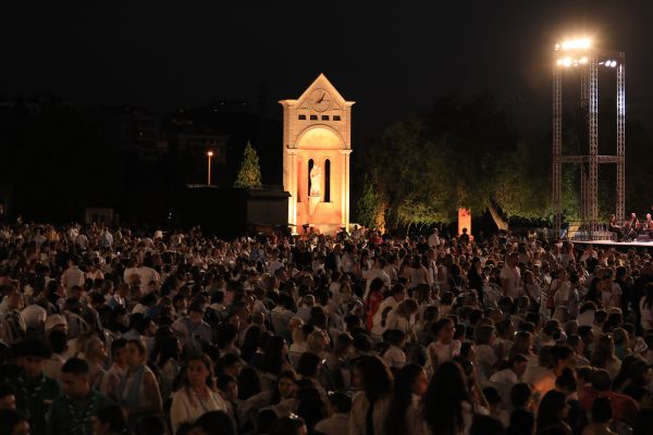 Procjenjuje se da se 2. kolovoza 2024. u Bkerkéu u Libanonu okupilo oko 7000 ljudi kako bi proslavili proglašenje blaženim patrijarha Estephana Douaihyja.  Zasluge: Marwan Semaan/ACI MENA