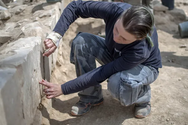 Archaeologist Daria Eladjem points to a ship drawing in the excavation, May 2024. Credit: Yoli Schwartz/Israel Antiquities Authority