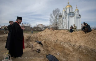 Major Archbishop Sviatoslav Shevchuk prays on April 7, 2022, for Ukrainians killed by Russian forces in Bucha. tv.ugcc.org.ua.