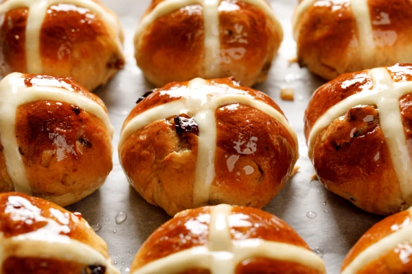 Hot cross buns. Credit: zi3000/Shutterstock