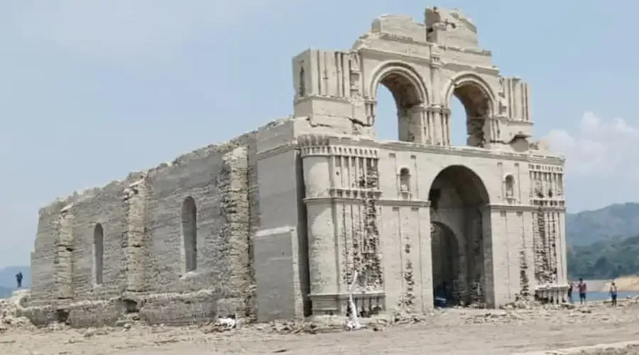 A church dedicated to the apostle James the Greater in the disappeared town of San Juan Quechula in Chiapas, Mexico, was visible due to heat and drought in June 2023.?w=200&h=150