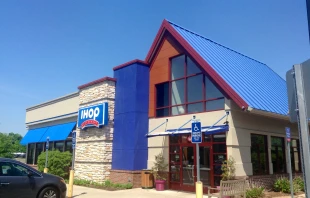 As part of a consent decree, a North Carolina IHOP restaurant will have to pay damages to an ex-employee and revise its religious accommodations policies. Credit: Mike Mozart from Funny YouTube, USA, CC BY 2.0 <https://creativecommons.org/licenses/by/2.0>, via Wikimedia Commons