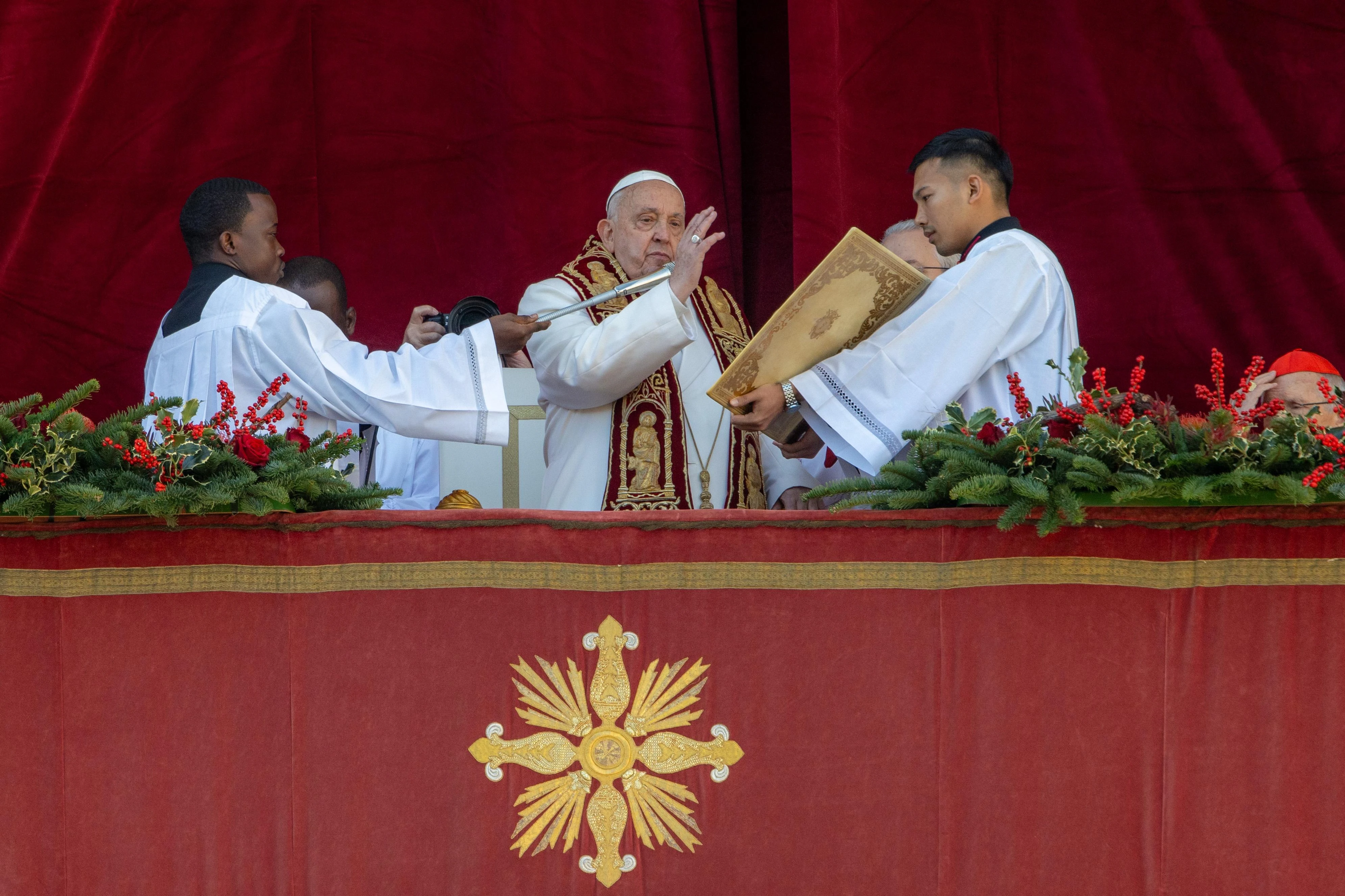 Urbi et Orbi: Pope Francis urges world leaders to pursue dialogue, peace in Jubilee Year