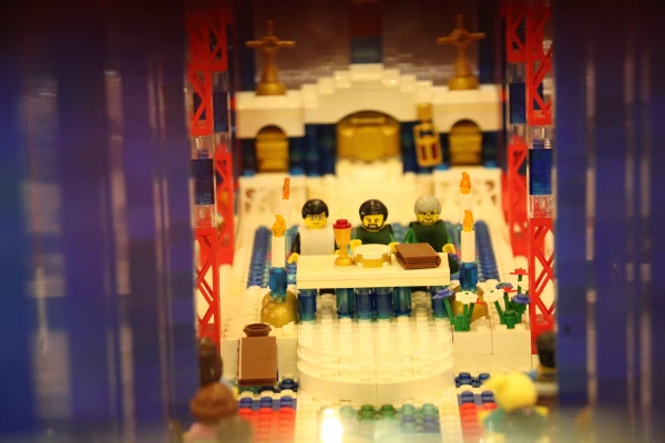 A depiction of the Mass inside one of John Kraemer's Lego churches. Credit: Photo courtesy of John Kraemer