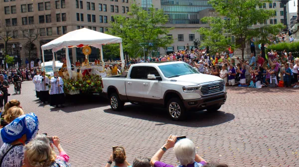 A truck pulls a float with a monstrance during the Indianapolis Eucharistic procession at the 2024 National Eucharistic Congress in Indianapolis. Credit: Jonah McKeown/CNA