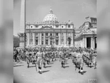 The 38th (Irish) Brigade marches at the Vatican in June 1944.