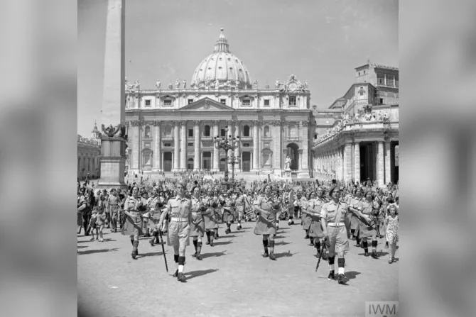 The 38th (Irish) Brigade marches at the Vatican in June 1944