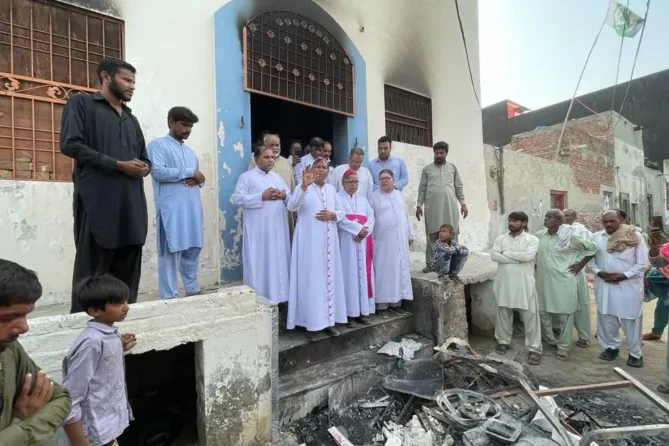 The archbishop of Islamabad-Rawalpindi, Joseph Arshad, addresses the persecuted Christian community of Jaranwala in August 2023. Twenty-one Catholic churches, Bibles, and family homes were set on fire.?w=200&h=150