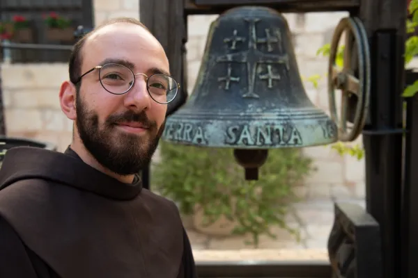 George Jallouf, a friar of the Custody of the Holy Land and one of the twin brothers ordained a priest on July 6, 2024, in Aleppo, Syria. “For them I consecrate myself” (John 17:19) is the phrase that has accompanied him during these years and that he has chosen as his priestly motto. “I want to be the hands of Jesus, his feet, his heart. The Lord embraced me with his hands, accompanied me with his feet on this journey, and loved me. This is how I want to bring him to others,” he told CNA. Credit: Photo courtesy of the Custody of the Holy Land