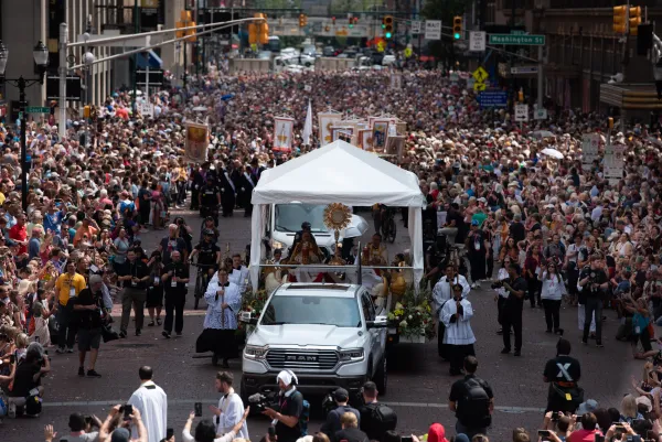 The Eucharist and the crowd for the procession as part of the National Eucharistic Congress in Indianapolis. Credit: Jeffrey Bruno