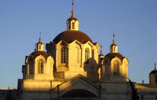 Holy Trinity Cathedral, a cathedral of the Russian Orthodox Church in Jerusalem. RonAlmog via Wikimedia (CC BY 2.0).