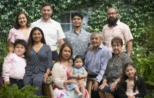 José and Lupe Jiménez with family members. Credit: Courtesy of Iskali