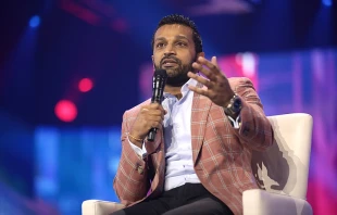 Kash Patel speaks at the 2022 AmericaFest at the Phoenix Convention Center in Phoenix. Credit: Gage Skidmore from Surprise, AZ, United States of America, CC BY-SA 2.0, via Wikimedia Commons