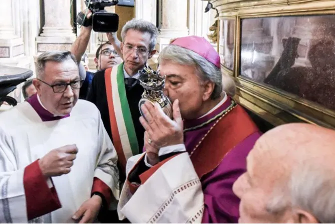 Naples Archbishop Domenico Battaglia kisses the reliquary containing the blood of St. Januarius on May 4, 2024.?w=200&h=150