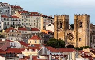 Lisbon cityscape with typical houses and Lisbon Cathedral (Sé de Lisboa). Credit: rfranca/Shutterstock