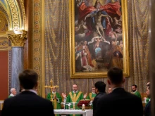 According to Venerable English College, during the Catholic persecution in England, students would gather around the “Martyrs’ Picture” in the chapel to sing the Te Deum — a Latin hymn of thanksgiving — whenever news reached Rome of the martyrdom of a former student. This custom continues today on Martyrs’ Day, Dec. 1, when the relics of the martyrs, preserved beneath the altar, are venerated by the students.