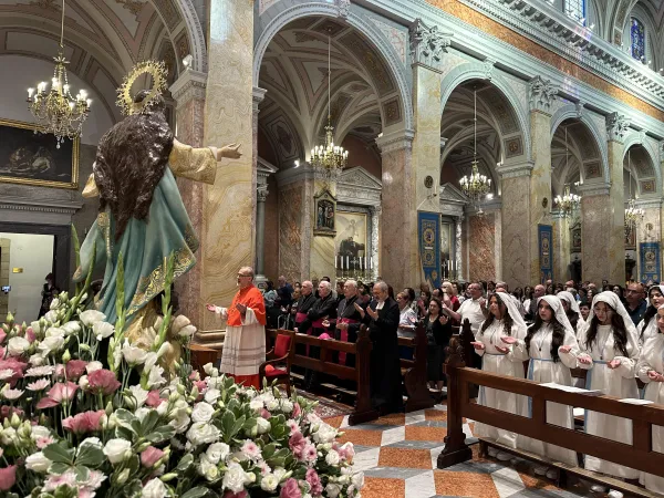 Kardinal Pierbattista Pizzaballa, latinski patrijarh Jeruzalema, nazoči misi uoči marijanske procesije 31. svibnja 2024. u starom gradu Jeruzalema.  Zasluge: Rafi Ghattas