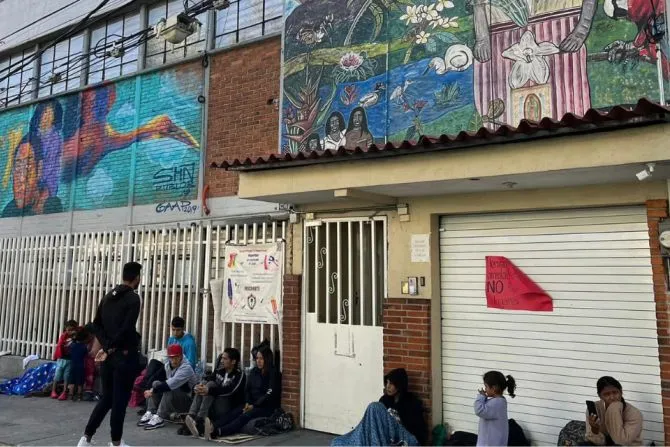 Migrants outside a foster home in Mexico City.?w=200&h=150