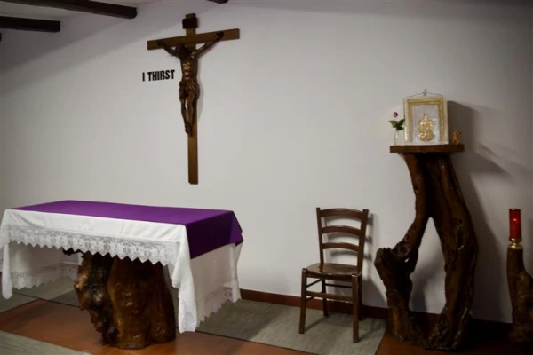 The chapel in the Missionaries of Charity house in Rome. Credit: Courtney Mares/CNA